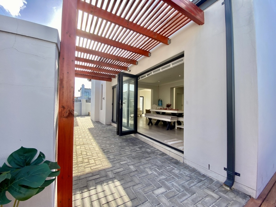 To Let 3 Bedroom Property for Rent in Sandown Western Cape